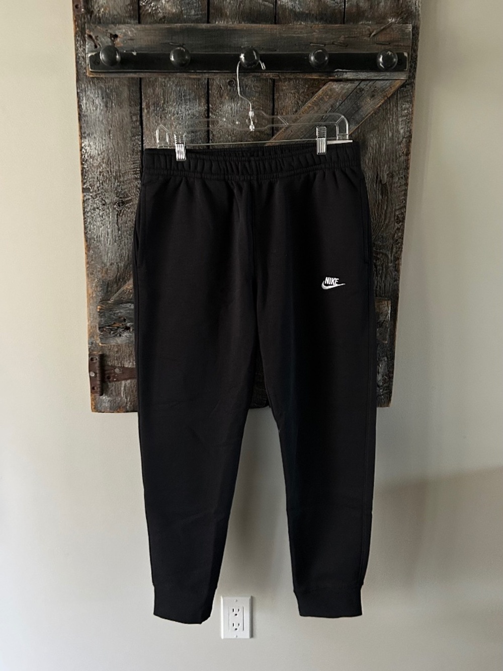 New w/Tags Nike Standard Fit Taper Leg Regular Length Sweatpants